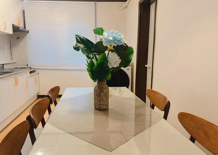 House9 , Room3, Queen Bed4 ,elevator O , Hills X, Stairs X , 4min From Subway And Bus Station,exclusive Space Villa Seul
