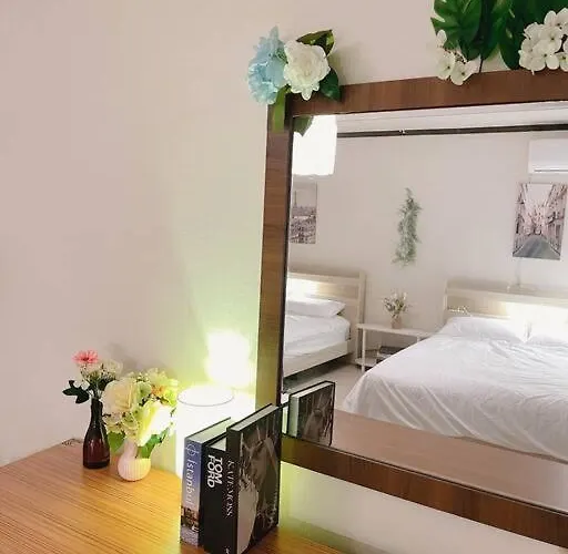 Villa House9 , Room3, Queen Bed4 ,elevator O , Hills X, Stairs X , 4min From Subway And Bus Station,exclusive Space Seul