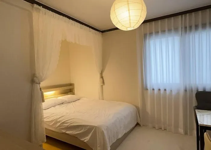 House9 , Room3, Queen Bed4 ,elevator O , Hills X, Stairs X , 4min From Subway And Bus Station,exclusive Space * Seul