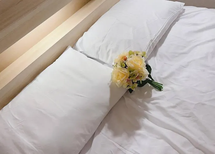 House9 , Room3, Queen Bed4 ,elevator O , Hills X, Stairs X , 4min From Subway And Bus Station,exclusive Space Villa