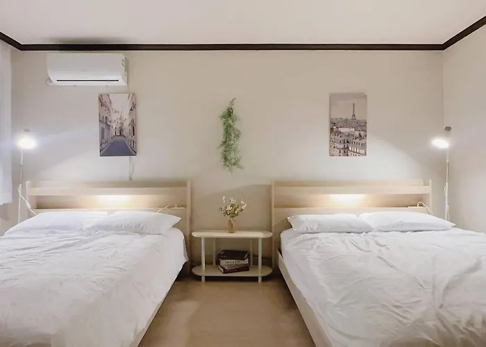House9 , Room3, Queen Bed4 ,elevator O , Hills X, Stairs X , 4min From Subway And Bus Station,exclusive Space