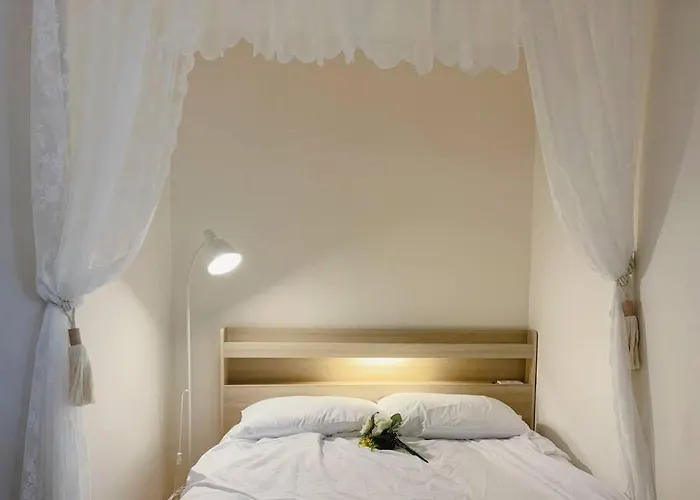 House9 , Room3, Queen Bed4 ,elevator O , Hills X, Stairs X , 4min From Subway And Bus Station,exclusive Space Villa Seul