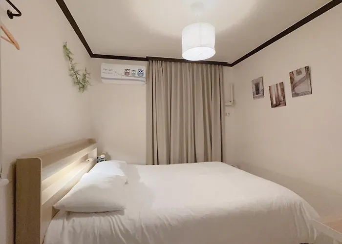 House9 , Room3, Queen Bed4 ,elevator O , Hills X, Stairs X , 4min From Subway And Bus Station,exclusive Space * Seul